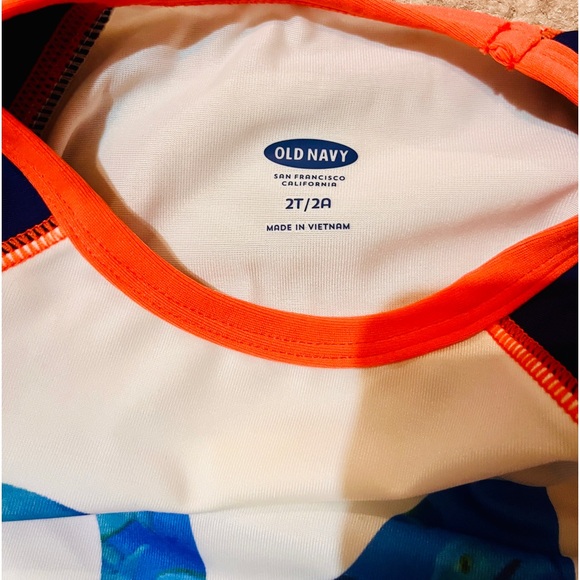 Old Navy brand, toddler boy’s swim set, 2T sunblock top with 18-24m swim trunks - Picture 3 of 6